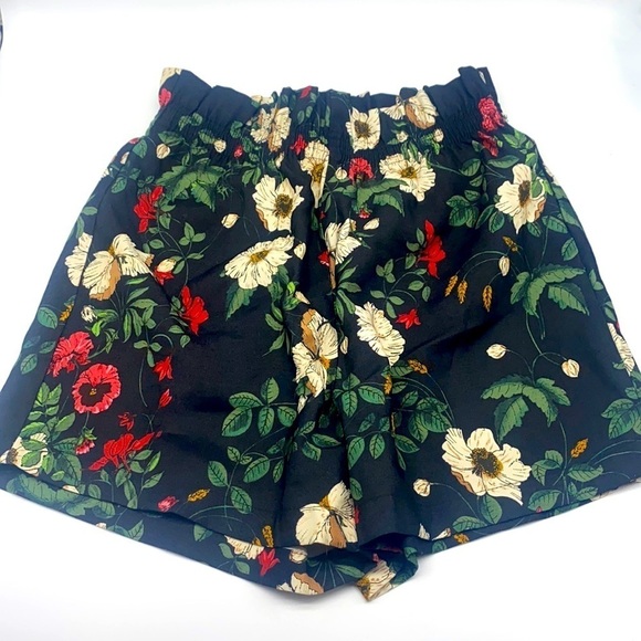 H&M Pants - H&M - High Wasted Black Floral Paper Bag Short Size 4